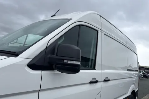 CX74XWZ Volkswagen Crafter 2.0 TDI CR35 Commerce FWD MWB High Roof Euro 6 (s/s) 5dr Thumbnail #27
