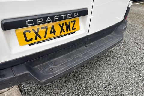 CX74XWZ Volkswagen Crafter 2.0 TDI CR35 Commerce FWD MWB High Roof Euro 6 (s/s) 5dr Thumbnail #29