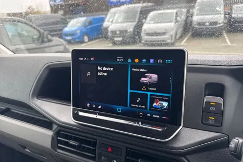 CX74XWZ Volkswagen Crafter 2.0 TDI CR35 Commerce FWD MWB High Roof Euro 6 (s/s) 5dr Thumbnail #34