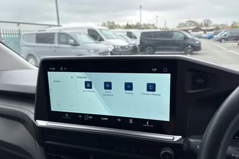 CX25LLM Volkswagen Transporter 2.0 TDI T28 Commerce Plus FWD SWB Euro 6 (s/s) 5dr Thumbnail #33