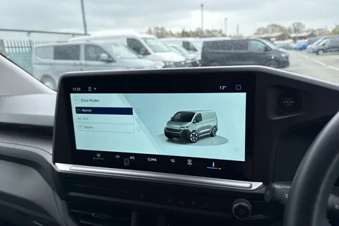 CX25LLM Volkswagen Transporter 2.0 TDI T28 Commerce Plus FWD SWB Euro 6 (s/s) 5dr Thumbnail #34