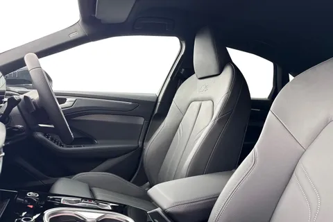  Audi A6 Saloon 2.0 e-hybrid 25.9kWh S line S Tronic quattro Euro 6 (s/s) 4dr Thumbnail #16