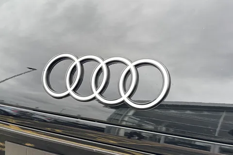  Audi A6 Saloon 2.0 e-hybrid 25.9kWh S line S Tronic quattro Euro 6 (s/s) 4dr Thumbnail #32