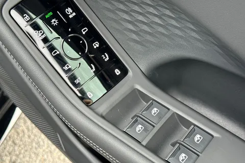  Audi A6 Saloon 2.0 e-hybrid 25.9kWh S line S Tronic quattro Euro 6 (s/s) 4dr Thumbnail #42