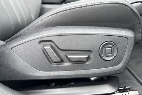  Audi A6 Saloon 2.0 e-hybrid 25.9kWh S line S Tronic quattro Euro 6 (s/s) 4dr Thumbnail #44