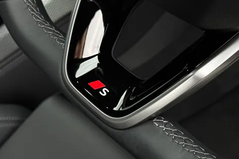  Audi A6 Saloon 2.0 e-hybrid 25.9kWh S line S Tronic quattro Euro 6 (s/s) 4dr Thumbnail #46