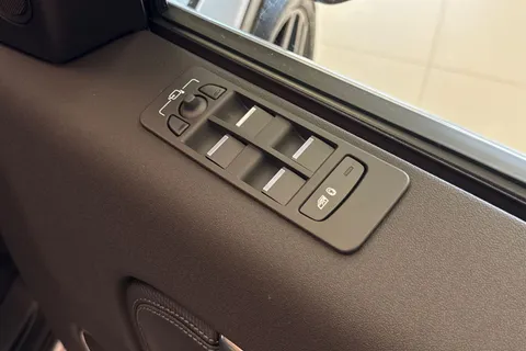  Land Rover Discovery Sport 1.5 P270e 12.17kWh Landmark Auto 4WD Euro 6 (s/s) 5dr Thumbnail #30