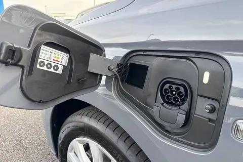 DA26UJG Volkswagen Caddy C20 Cargo Commerce Maxi Pro SWB 150 PS 1.5 TSI eHybrid 6sp DSG - Del Mileag Thumbnail #25