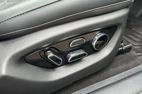 DU75UXJ BYD Sealion 7 91.3kWh Excellence Auto AWD 5dr Thumbnail #14