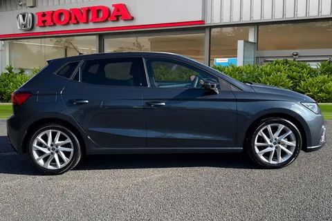 KR75YOF SEAT Ibiza 1.0 TSI FR DSG Euro 6 (s/s) 5dr Thumbnail #4