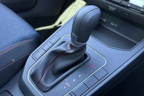 KR75YOF SEAT Ibiza 1.0 TSI FR DSG Euro 6 (s/s) 5dr Thumbnail #23