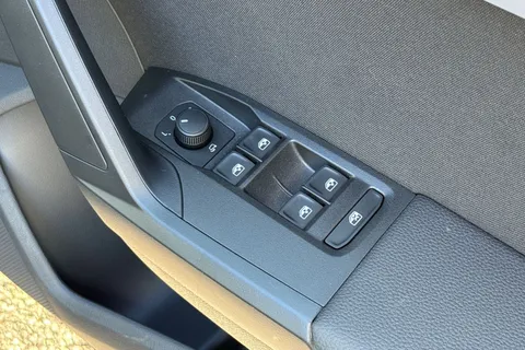 KR75YOF SEAT Ibiza 1.0 TSI FR DSG Euro 6 (s/s) 5dr Thumbnail #24