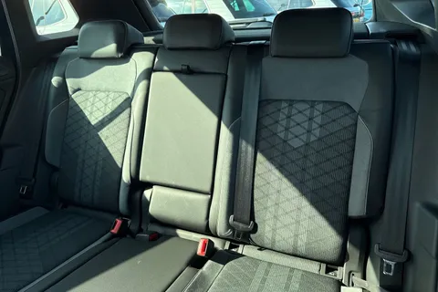 CX21TYA Volkswagen Tiguan 2.0 TDI R-Line 5dr DSG ⭐1 Year VW Warranty⭐ Thumbnail #20