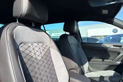 CX21TYA Volkswagen Tiguan 2.0 TDI R-Line 5dr DSG ⭐1 Year VW Warranty⭐ Thumbnail #25