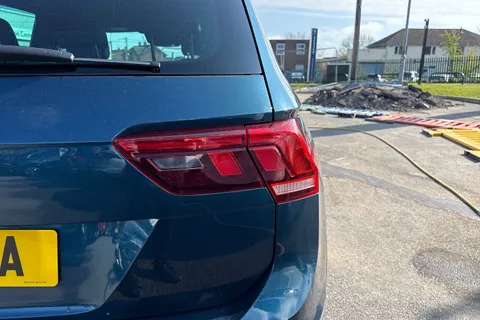 CX21TYA Volkswagen Tiguan 2.0 TDI R-Line 5dr DSG ⭐1 Year VW Warranty⭐ Thumbnail #27