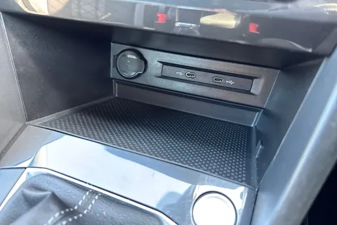 CX21TYA Volkswagen Tiguan 2.0 TDI R-Line 5dr DSG ⭐1 Year VW Warranty⭐ Thumbnail #41