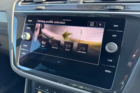 CX21TYA Volkswagen Tiguan 2.0 TDI R-Line 5dr DSG ⭐1 Year VW Warranty⭐ Thumbnail #49