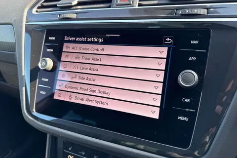 CX21TYA Volkswagen Tiguan 2.0 TDI R-Line 5dr DSG ⭐1 Year VW Warranty⭐ Thumbnail #56