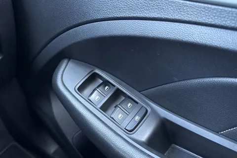 DS18ULZ MG Mg Zs 1.5 VTi-TECH Exclusive Euro 6 (s/s) 5dr Thumbnail #19