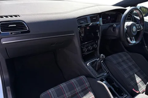 SV67UEA Volkswagen Golf 2.0 TSI BlueMotion Tech GTI Euro 6 (s/s) 5dr Thumbnail #17