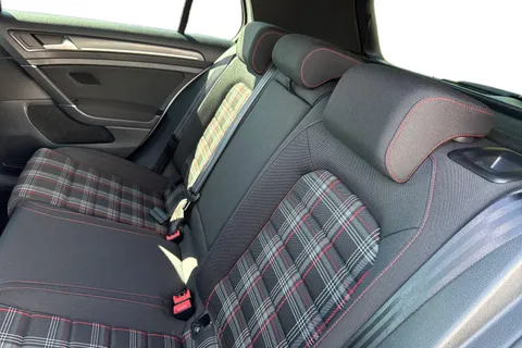 SV67UEA Volkswagen Golf 2.0 TSI BlueMotion Tech GTI Euro 6 (s/s) 5dr Thumbnail #19