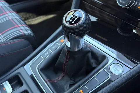 SV67UEA Volkswagen Golf 2.0 TSI BlueMotion Tech GTI Euro 6 (s/s) 5dr Thumbnail #23