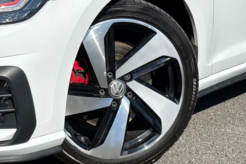 SV67UEA Volkswagen Golf 2.0 TSI BlueMotion Tech GTI Euro 6 (s/s) 5dr Thumbnail #29
