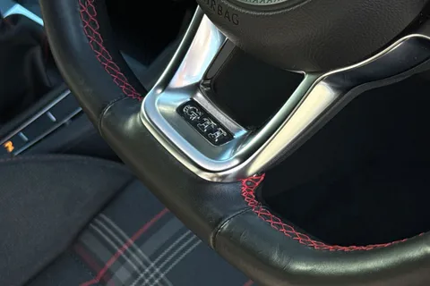 SV67UEA Volkswagen Golf 2.0 TSI BlueMotion Tech GTI Euro 6 (s/s) 5dr Thumbnail #33