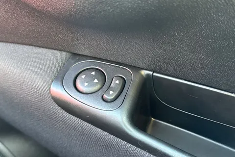 YF24CWP FIAT 500 1.0 MHEV Euro 6 (s/s) 3dr Thumbnail #37