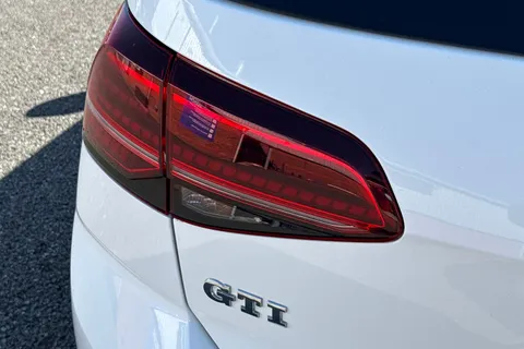 SV67UEA Volkswagen Golf 2.0 TSI BlueMotion Tech GTI Euro 6 (s/s) 5dr Thumbnail #36