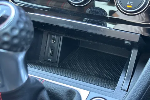 SV67UEA Volkswagen Golf 2.0 TSI BlueMotion Tech GTI Euro 6 (s/s) 5dr Thumbnail #44