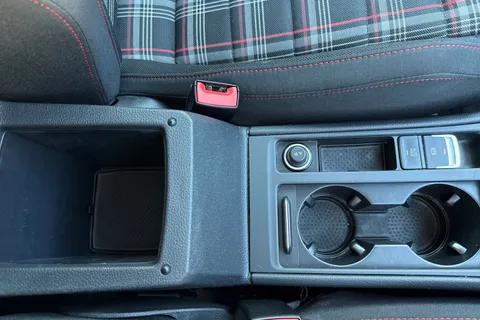 SV67UEA Volkswagen Golf 2.0 TSI BlueMotion Tech GTI Euro 6 (s/s) 5dr Thumbnail #47