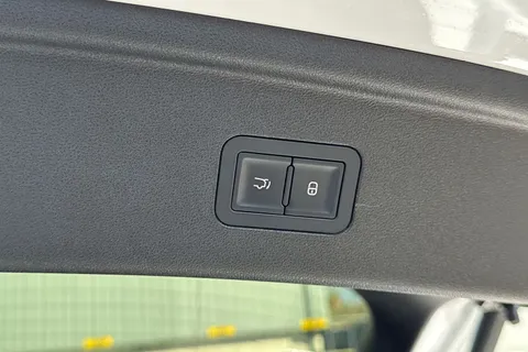 LF25MMR BYD Sealion 7 82.5kWh Design Auto AWD 5dr Thumbnail #36