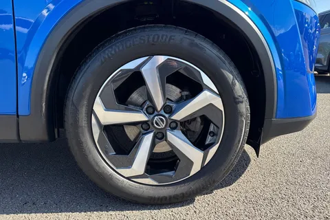 DC21RZK Nissan Qashqai 1.3 DIG-T MHEV Premiere Edition Euro 6 (s/s) 5dr Thumbnail #11