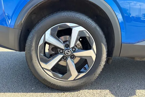 DC21RZK Nissan Qashqai 1.3 DIG-T MHEV Premiere Edition Euro 6 (s/s) 5dr Thumbnail #12