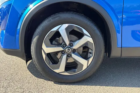 DC21RZK Nissan Qashqai 1.3 DIG-T MHEV Premiere Edition Euro 6 (s/s) 5dr Thumbnail #13