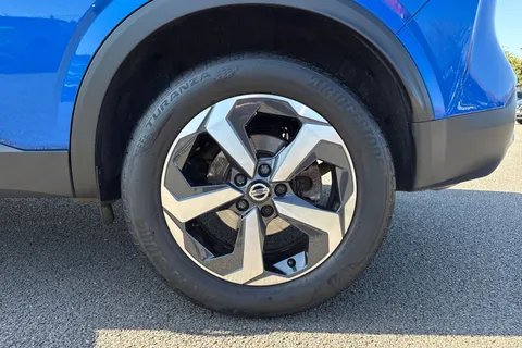 DC21RZK Nissan Qashqai 1.3 DIG-T MHEV Premiere Edition Euro 6 (s/s) 5dr Thumbnail #14