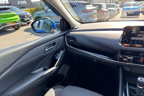 DC21RZK Nissan Qashqai 1.3 DIG-T MHEV Premiere Edition Euro 6 (s/s) 5dr Thumbnail #21