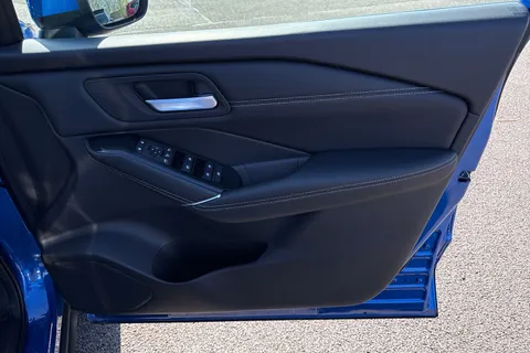 DC21RZK Nissan Qashqai 1.3 DIG-T MHEV Premiere Edition Euro 6 (s/s) 5dr Thumbnail #22