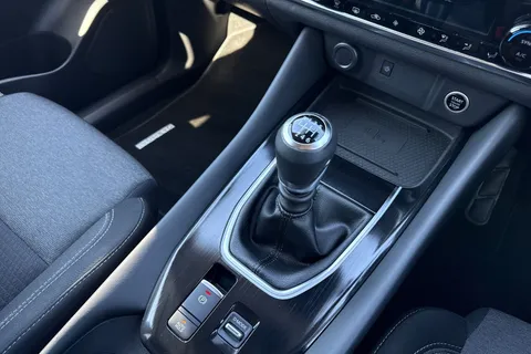 DC21RZK Nissan Qashqai 1.3 DIG-T MHEV Premiere Edition Euro 6 (s/s) 5dr Thumbnail #24