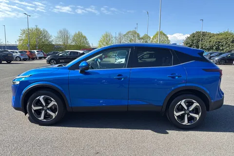 DC21RZK Nissan Qashqai 1.3 DIG-T MHEV Premiere Edition Euro 6 (s/s) 5dr Thumbnail #32