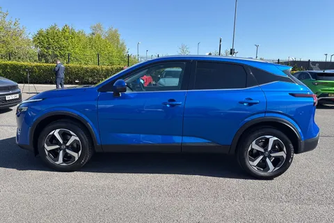 DC21RZK Nissan Qashqai 1.3 DIG-T MHEV Premiere Edition Euro 6 (s/s) 5dr Thumbnail #38