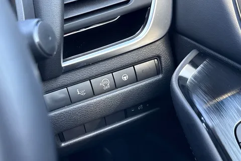 DC21RZK Nissan Qashqai 1.3 DIG-T MHEV Premiere Edition Euro 6 (s/s) 5dr Thumbnail #42