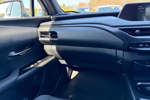 DF21UGR Lexus Ux 2.0 250h E-CVT Euro 6 (s/s) 5dr Thumbnail #21