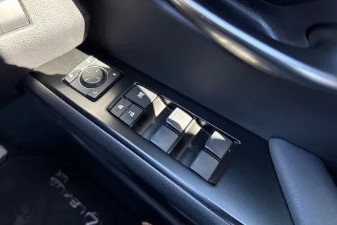 DF21UGR Lexus Ux 2.0 250h E-CVT Euro 6 (s/s) 5dr Thumbnail #44