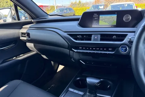 DF21UGR Lexus Ux 2.0 250h E-CVT Euro 6 (s/s) 5dr Thumbnail #45