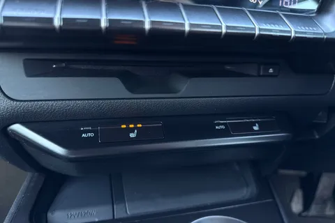 DF21UGR Lexus Ux 2.0 250h E-CVT Euro 6 (s/s) 5dr Thumbnail #57