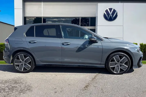 KR75XCO Volkswagen Golf 2.0 TDI 150 Black Edition DSG  ⭐ Head-up display,  DCC, Panoramic sunroof⭐ Thumbnail #4