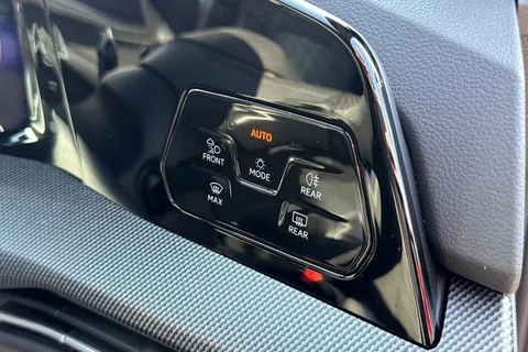 KR75XCO Volkswagen Golf 2.0 TDI 150 Black Edition DSG  ⭐ Head-up display,  DCC, Panoramic sunroof⭐ Thumbnail #38