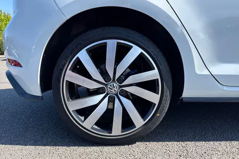 FP17XMH Volkswagen Golf 1.4 TSI 8.7kWh GTE Advance DSG Euro 6 (s/s) 5dr Thumbnail #10